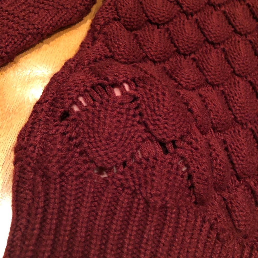 Burgundy sweater - Picture 4 of 4